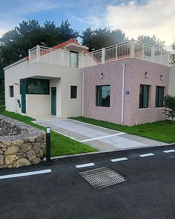 Jeju Aewol Yusuam Shell Apartment