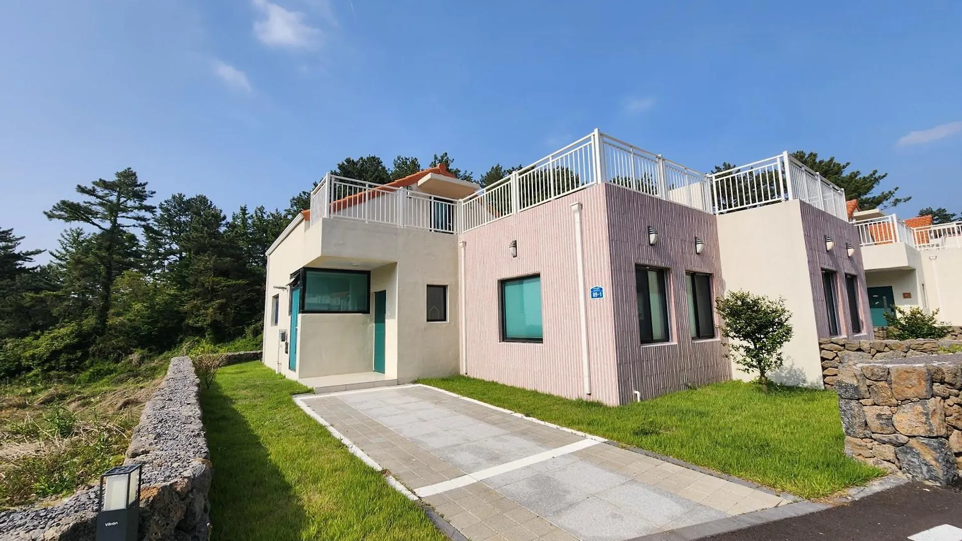 Apartment Aewol Yusuam Shell Hansion Jeju